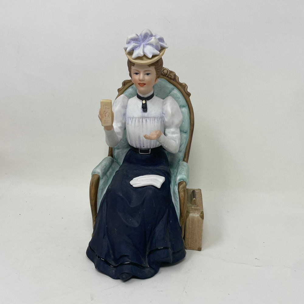Vintage 1982 Avon Mrs Albee Award Porcelain Figurine President Club Member Japan